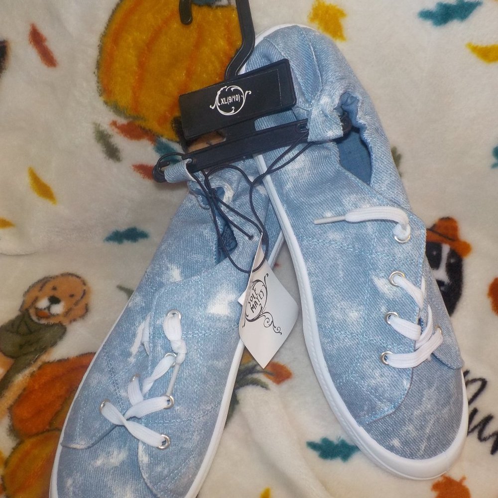 Women's size nine/ten blue and white shoes
